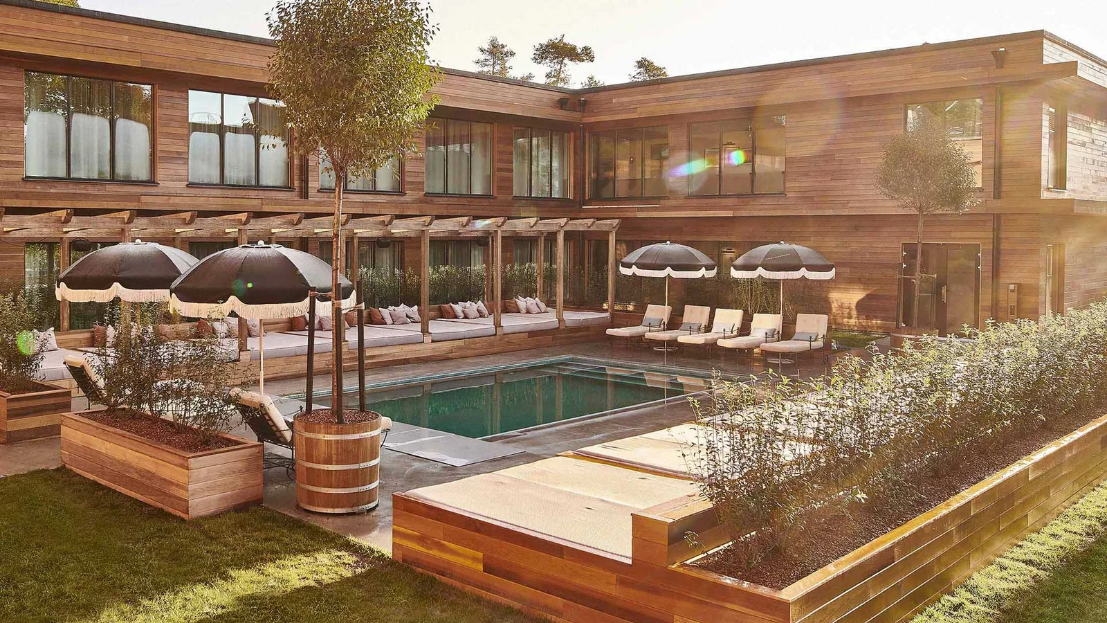 Coastal Charm Meets Modern Elegance at Ellery Beach House