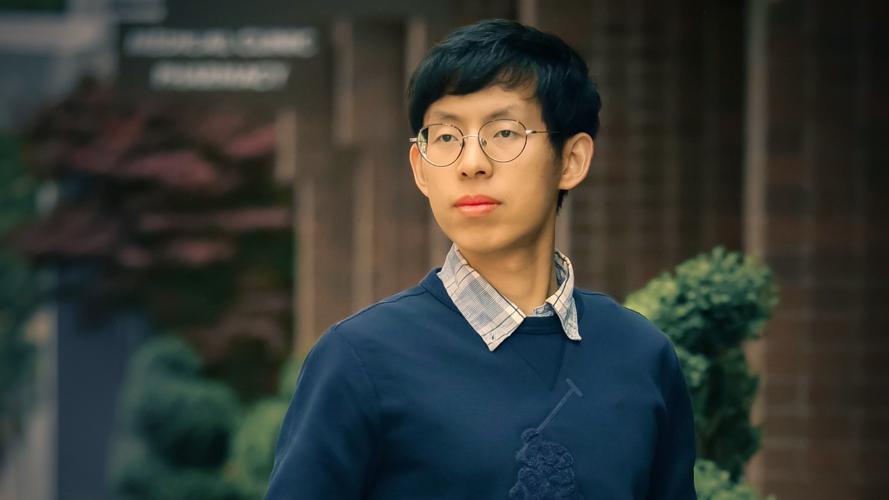 Banner Image Once on the Edge: Inside Yuanfeng Mao’s Award-Winning Work