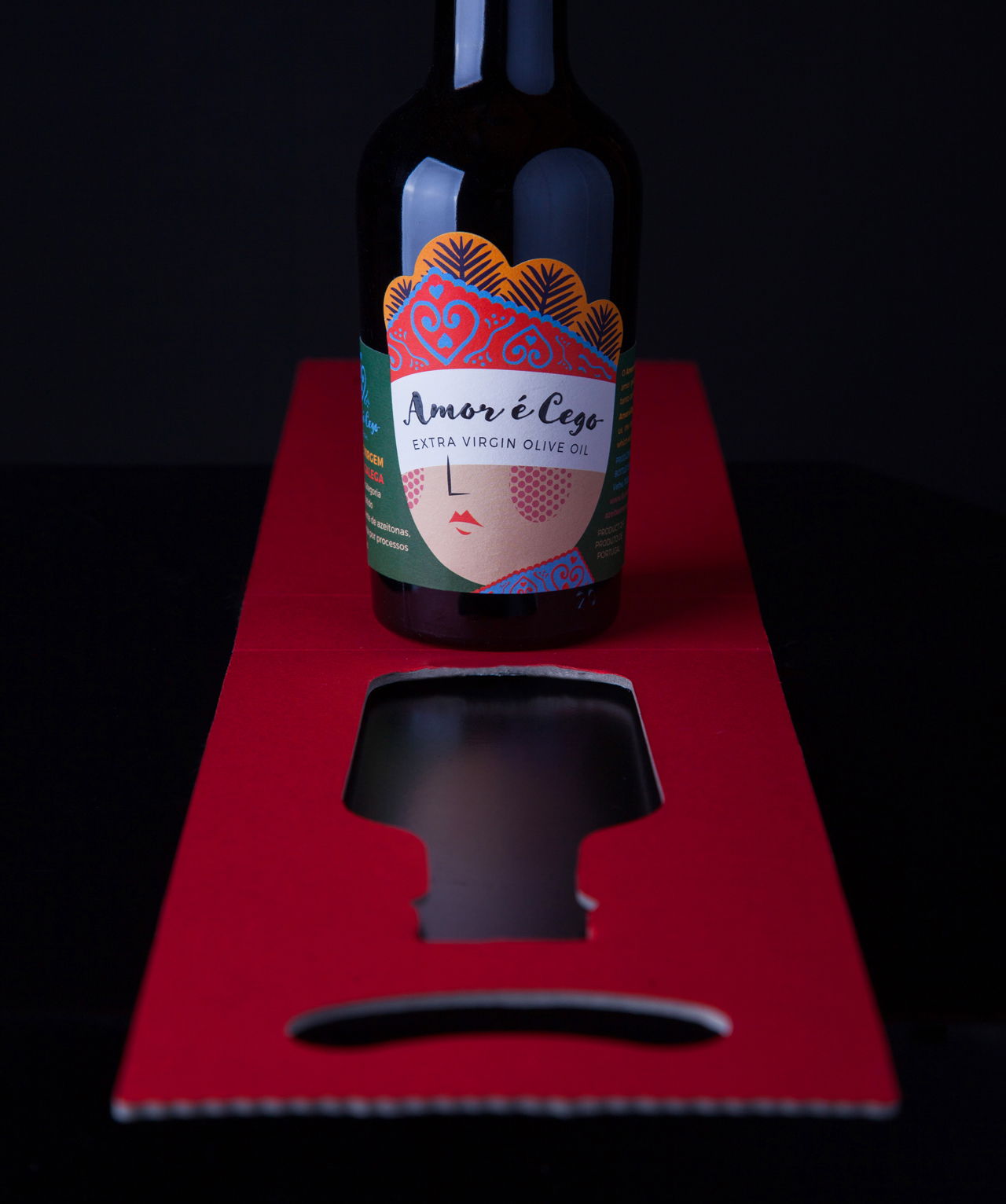 2017 Muse Creative Awards | Amor e Cego Wine Packaging by Rita Rivotti 