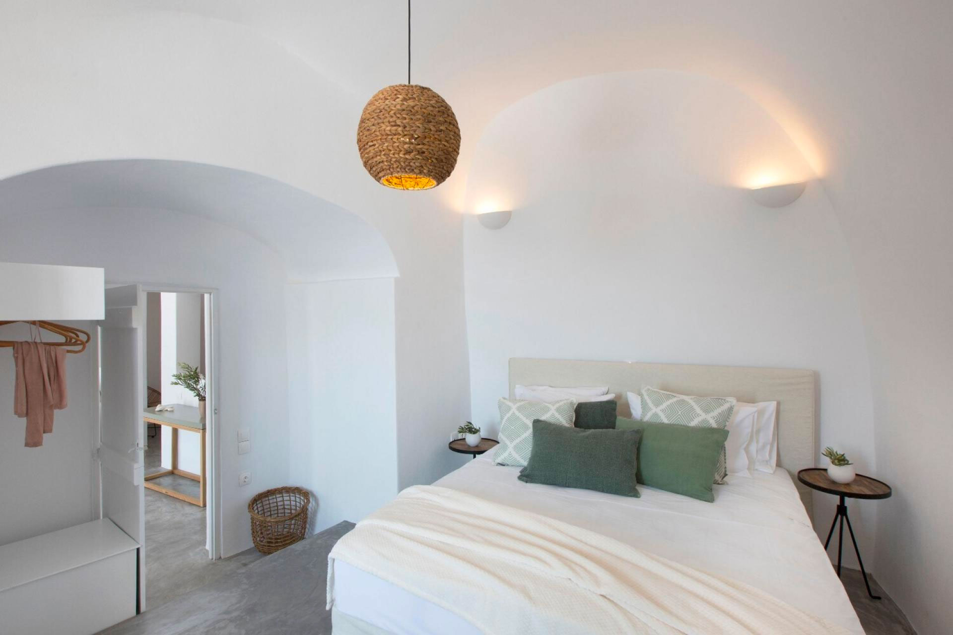 Villa Santorini 520 | iLuxury Awards