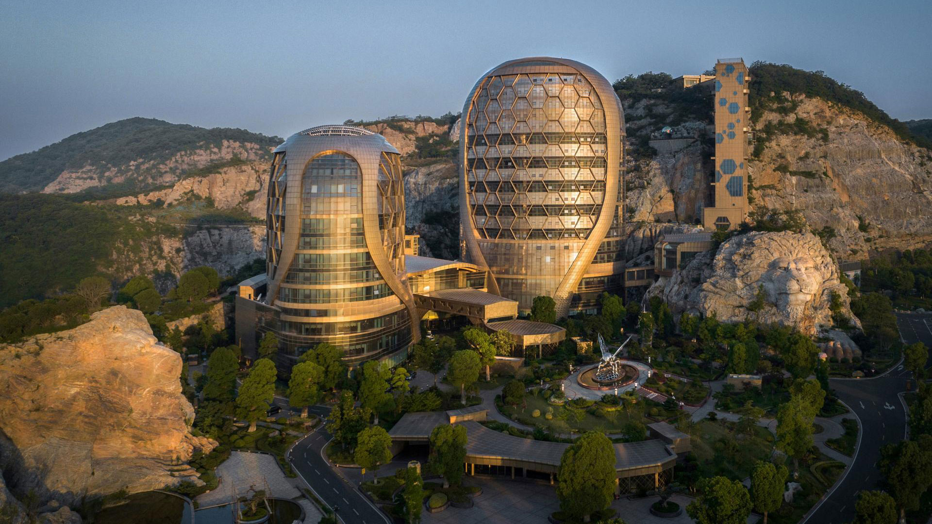 Nanjing Honeycomb Hotel: Eco-Luxury in a Beehive Design