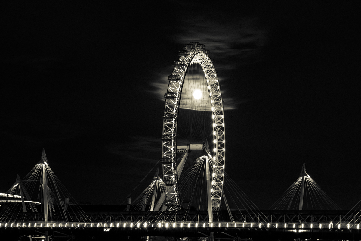 Moonlit in the eye of London