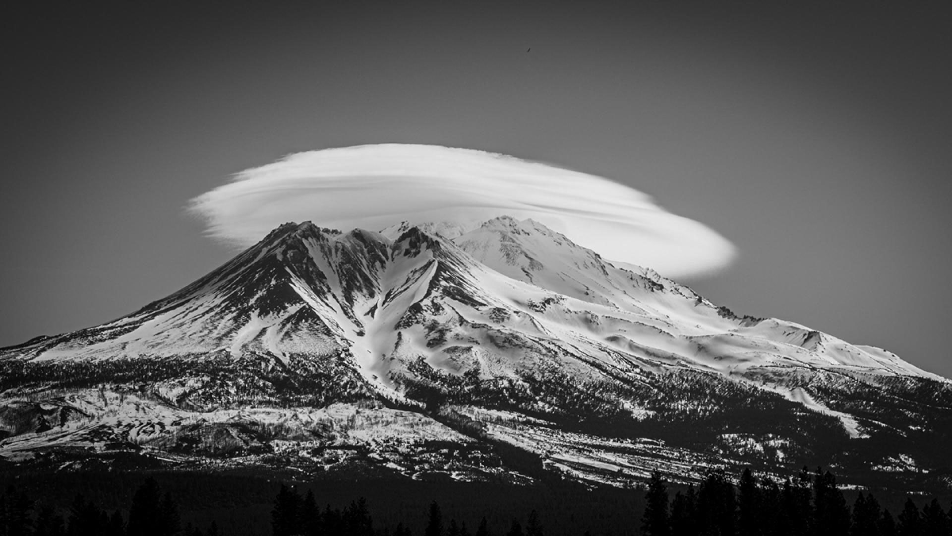 Lenticular Cloud Over Mount Shasta | MUSE Photography Awards