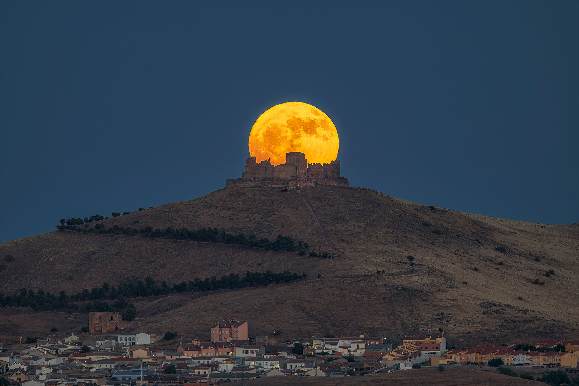 The moon emerging from the castle. | European Photography Awards