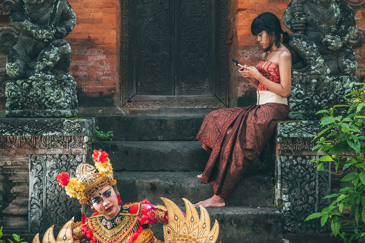 Tradition vs. Distraction: The Balinese Duality | European Photography Awards