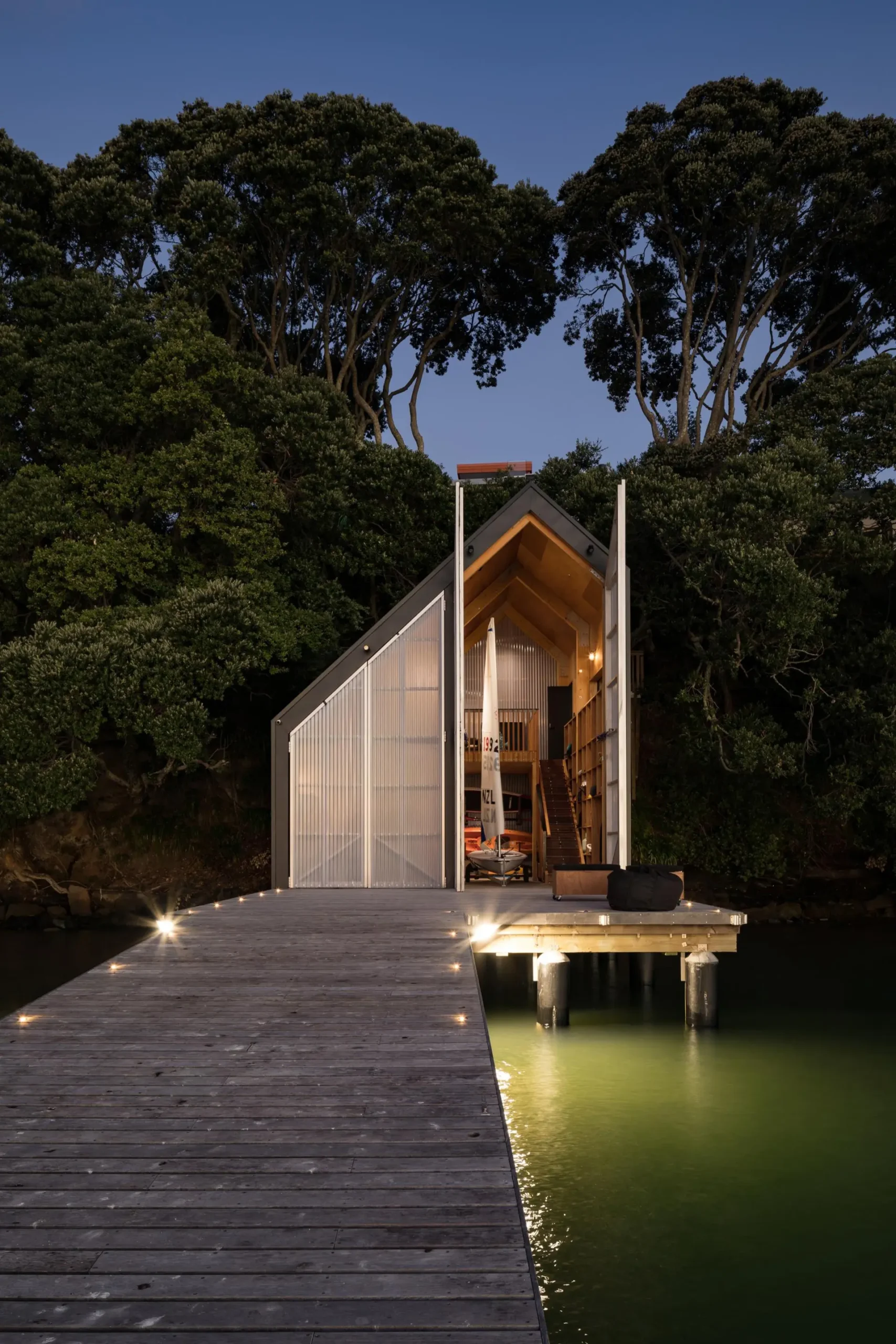 The Boat House by Michael Cooper Architects | A Perfect Blend of Simplicity & Functionality